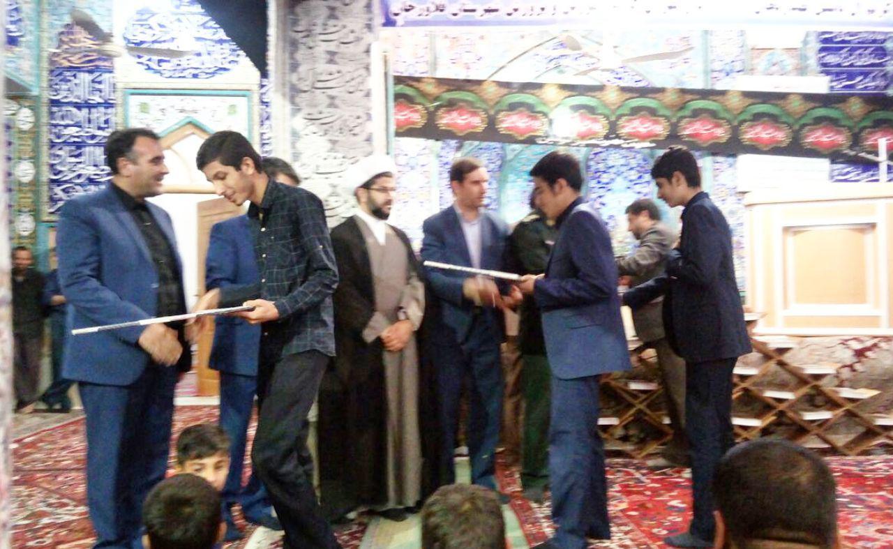 مراسم تجلیل از دانش آموزان حافظ قرآن کریم در قهدریجان
