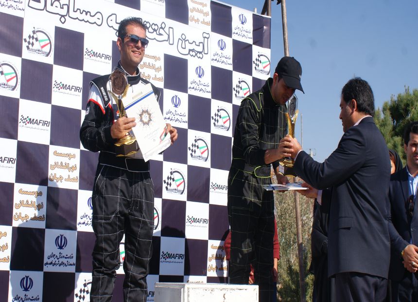 مسابقه اتومبیلرانی اسلالوم قهرمانی استان اصفهان همراه با همایش خودروهای ۲۰۶ در شهرستان فلاورجان برگزار‌شد.