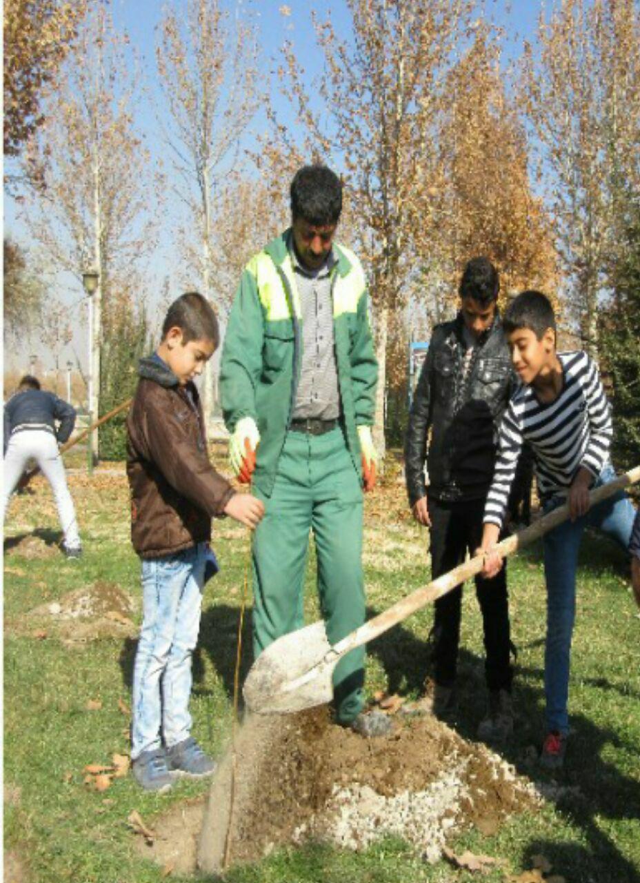 مراسم درختکاری به مناسبت روز جهانی خاک در شهرستان فلاورجان