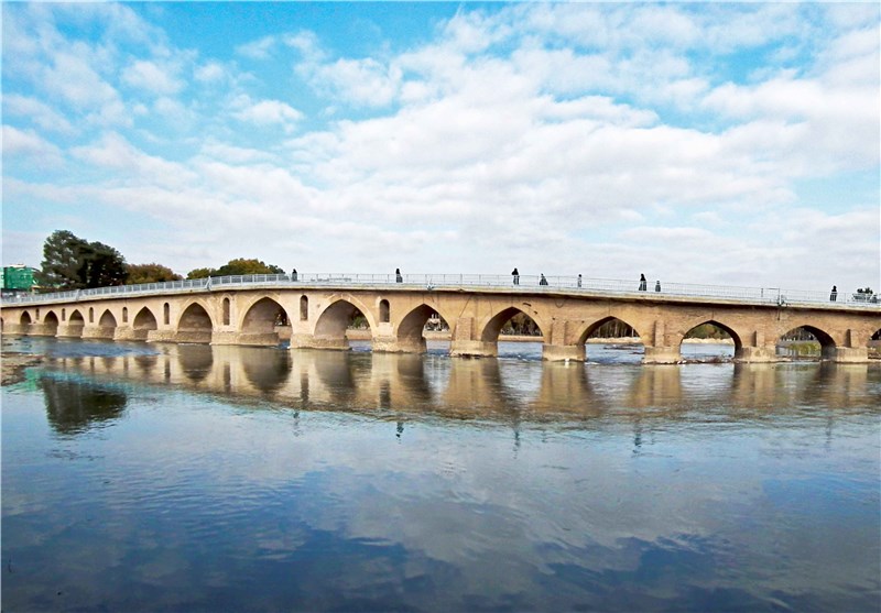 پل بهاران بر روی رودخانه زاینده رود تکمیل شد/اتصال بلوار اصلی شهر بهاران به اتوبان ذوب آهن