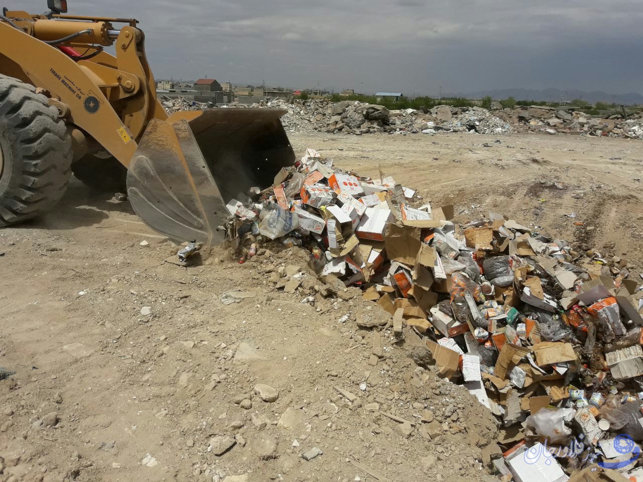 معدوم سازی مواد غذایی و بهداشتی فاسد در فلاورجان