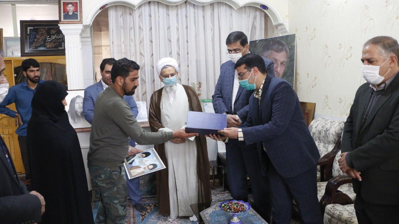 دیدار مسئولین شهرستان با خانواده سردار شهید حاج محمود توکلی
