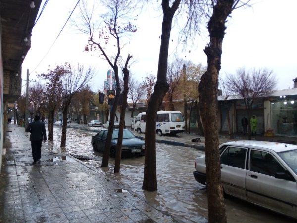 آبگرفتگی معابر بعد از بارش باران شب گذشته وصبح امروز در شهر قهدریجان 