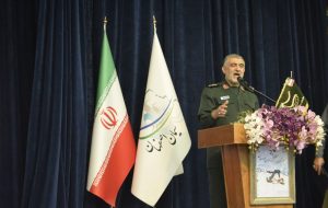 با شکل گیری انقلاب اسلامی حتی یک وجب از خاک ایران جدا نشد.