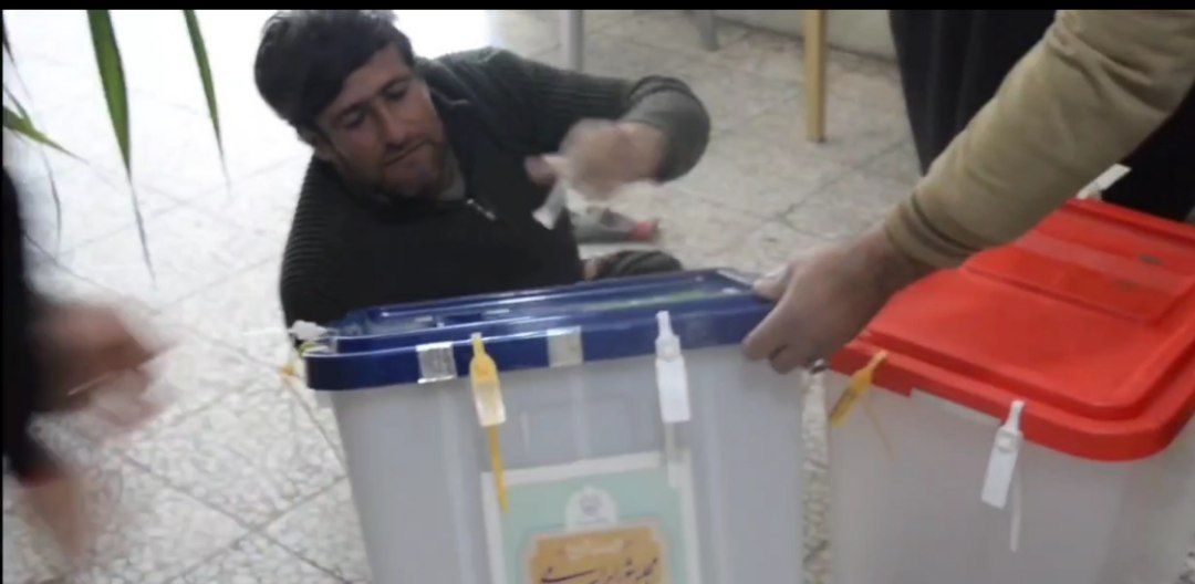 فیلم و عکس / حضور فرد معلول در انتخابات