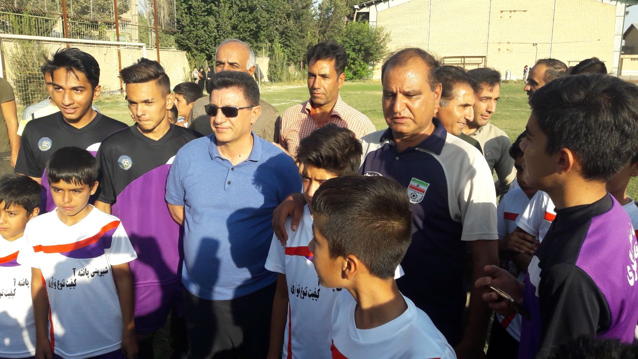 حضور امیر قلعه نویی در مدرسه فوتبال ستارگان زنده رود فلاورجان