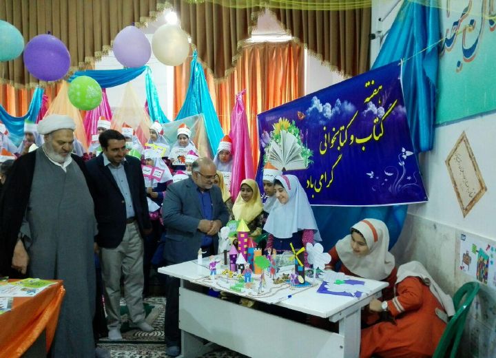 گزارش تصویری: مراسم افتتاحیه نمایشگاه کتاب در مدرسه سید مرتضی پیربکران