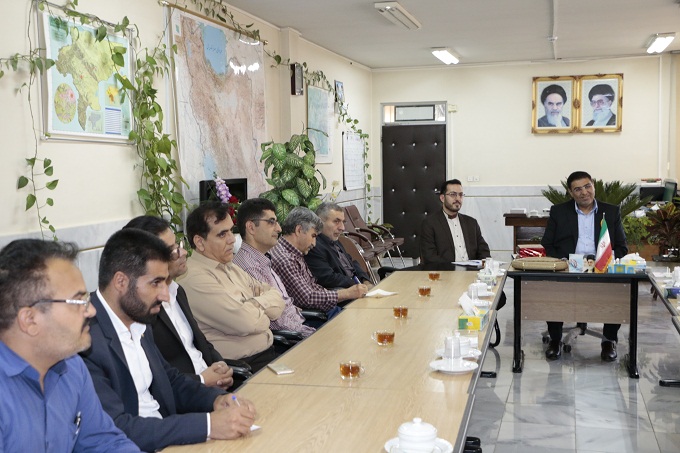 رئیس اداره فرهنگ و ارشاد اسلامی و جمعی  ازفعالان فرهنگی  با علی ساعدی سرپرست فرمانداری فلاورجان دیدار کردند.