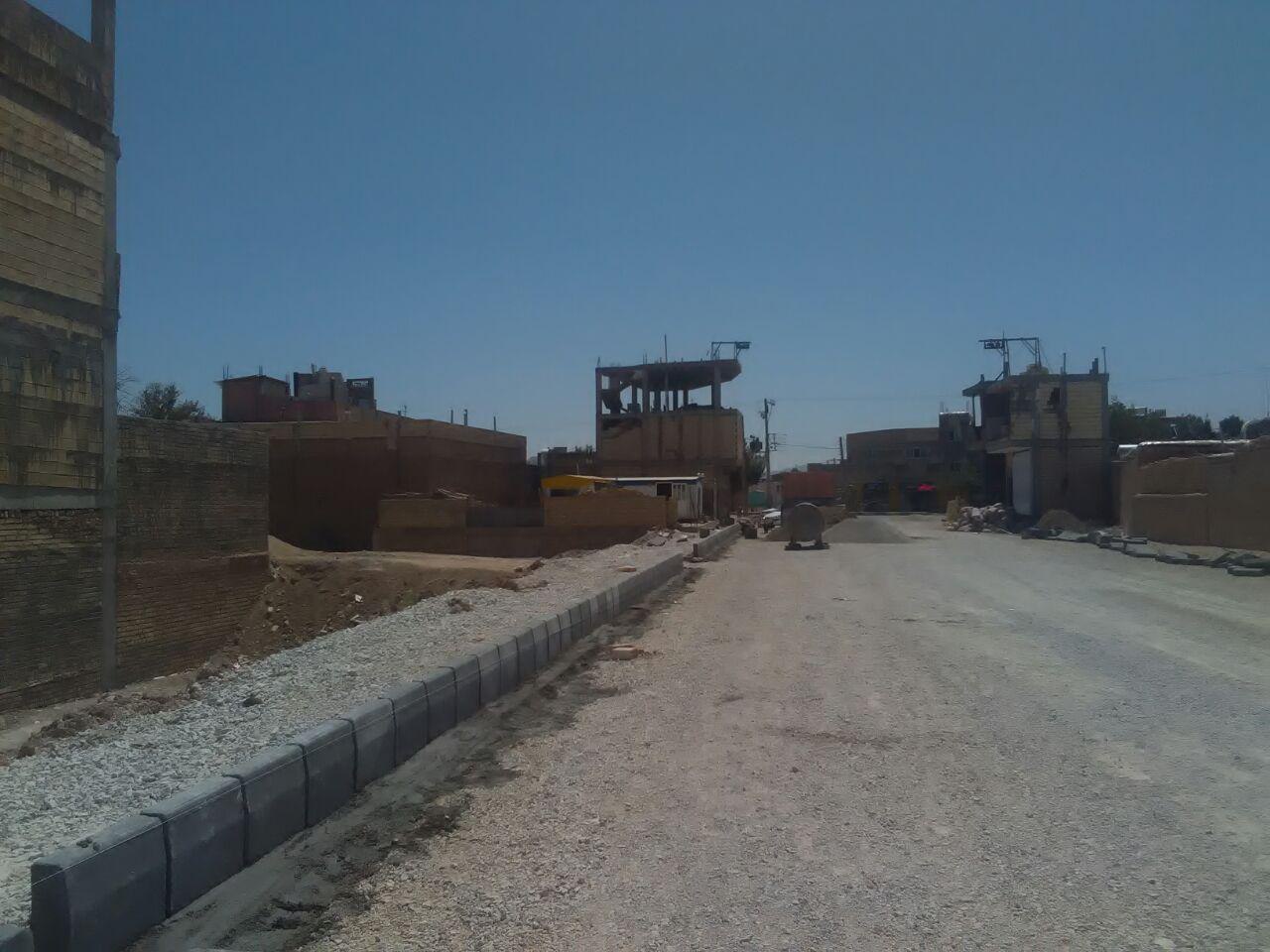 اجرای عملیات جدول گذاری پروژه خیابان ۱۶ متری آزادگان به بلوار فاضل هندی آغاز شد.