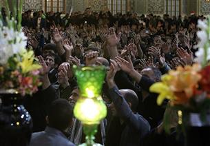 مراسم بزرگداشت شهدای حادثه تروریستی جاده خاش در حرم رضوی برگزار شد