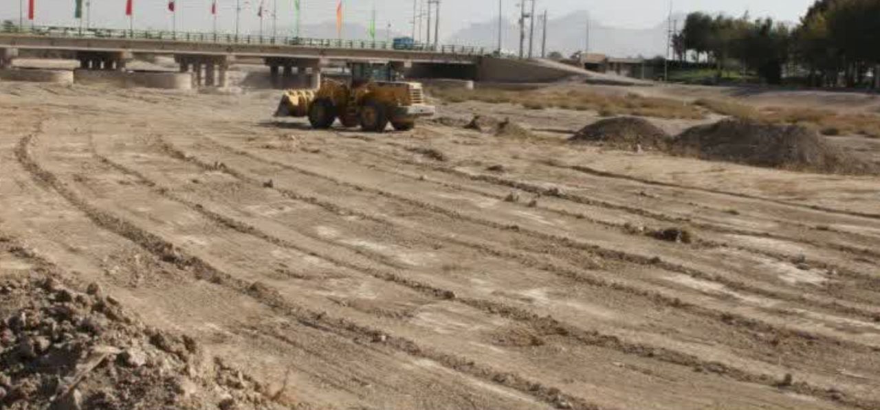 آماده سازی بستر رودخانه زاینده رود در شهر فلاورجان؛ - تصویر