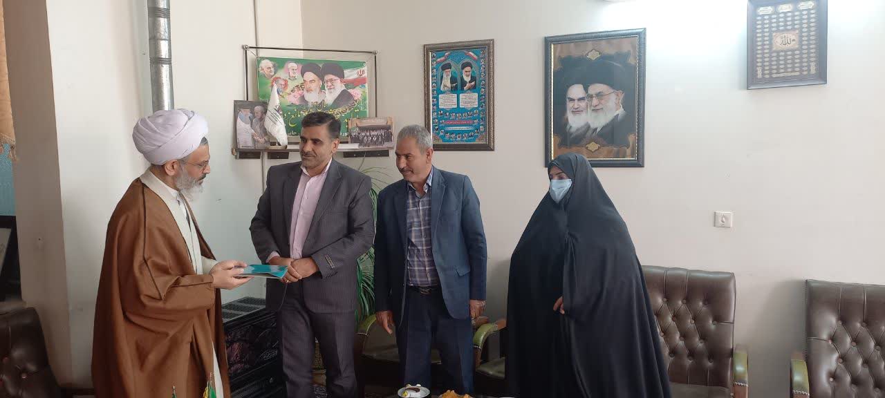 دیدارمدیرآموزش وپرورش باامام جمعه فلاورجان - تصویر