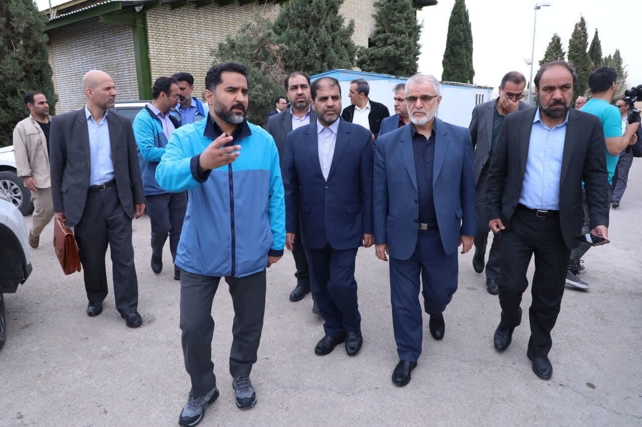 بازدید معاون امنیتی وزارت کشور از ایستگاه شماره ۳ پمپاژ آب در ورزنه - تصویر