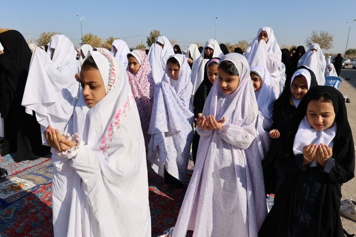 نماز طلب باران در ورزنه برگزار شد