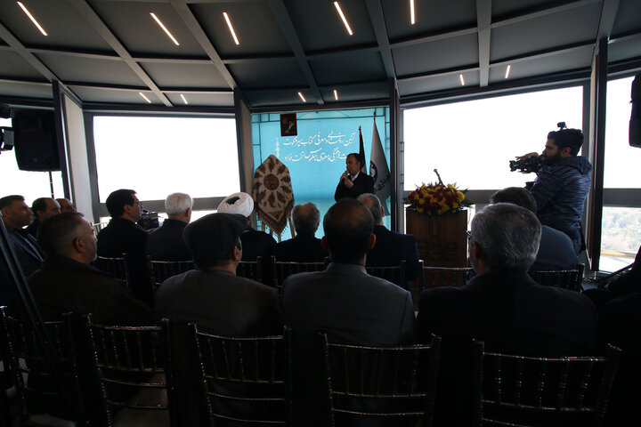 کتاب سپهر ملکوت رونمایی شد؛ میراث معنوی تخت‌فولاد از نو روایت می‌شود