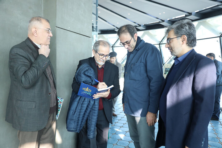 کتاب سپهر ملکوت رونمایی شد؛ میراث معنوی تخت‌فولاد از نو روایت می‌شود