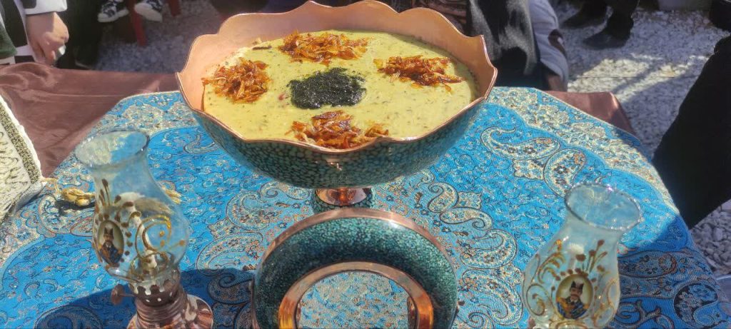 تصاویر :جشنواره چهل آش و آیین سمنوپزان شهر طاد