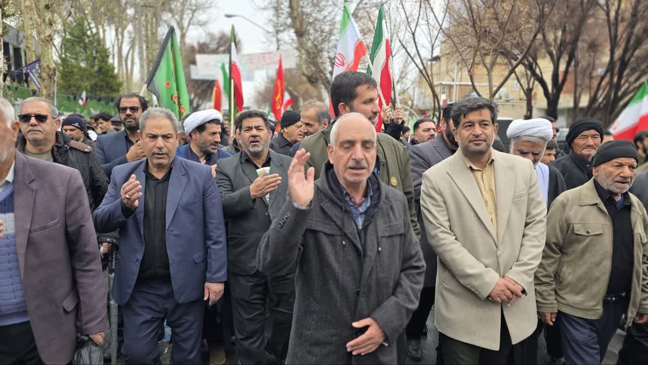 فیلم| حضور حماسی فلاورجانی‌ها در راهپیمایی روز قدس زیر باران