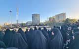 عزاداری مردم کاشان در میدان جهاد در پی شهادت رهبر انقلاب