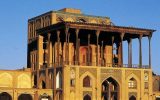 رئیس یونسکو در میان تخریب‌های جنگ مبهوت نبوغ معماری اصفهان شد