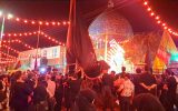 پرچم متبرک حرم امام حسین(ع) در اردستان به اهتزاز درآمد