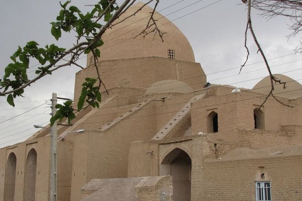 کویر اردستان هنر می‌آفریند؛ لزوم عرضه صنایع دستی در بناهای تاریخی