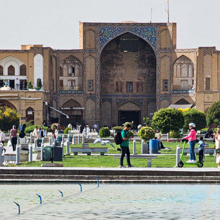 اسکوترها درمیدان نقش جهان؛تعارض رو به گسترش بااستانداردهای میراث جهانی