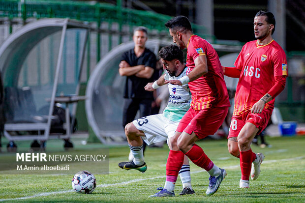 استقلال و تراکتور حسابشان را از بقیه جدا کردند/ پرسپولیس و یک شوک بد!