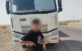 کشنده فاو با راننده ۱۵ ساله در محور جرقویه توقیف شد