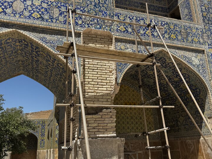 کاشیهای مسجد جامع عباسی چرا پایین میآیند؛ روایتی از یک آسیب چندلایه