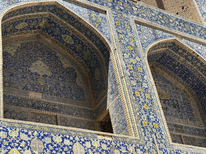 کاشیهای مسجد جامع عباسی چرا پایین میآیند؛ روایتی از یک آسیب چندلایه