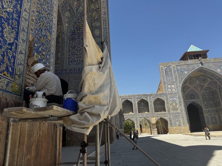 کاشیهای مسجد جامع عباسی چرا پایین میآیند؛ روایتی از یک آسیب چندلایه